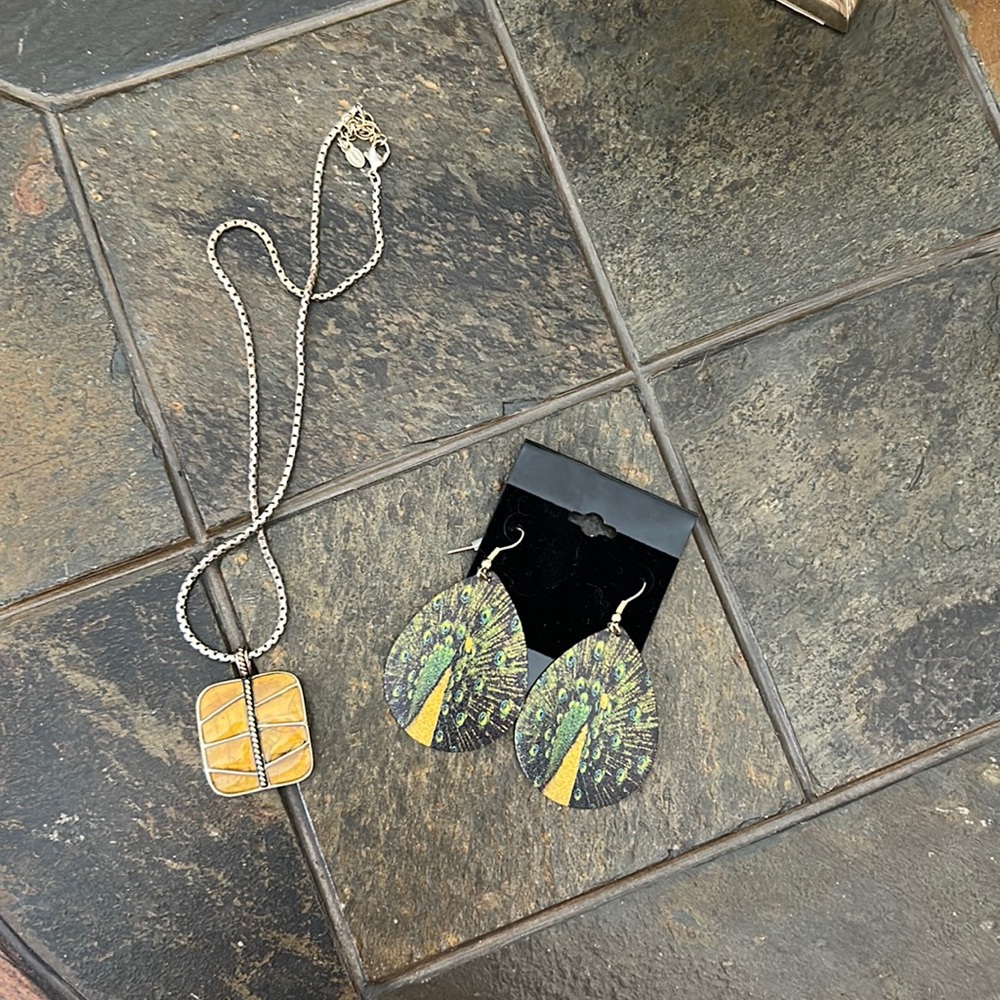 Preowned Monet Necklace paired w New Fashion Earrings